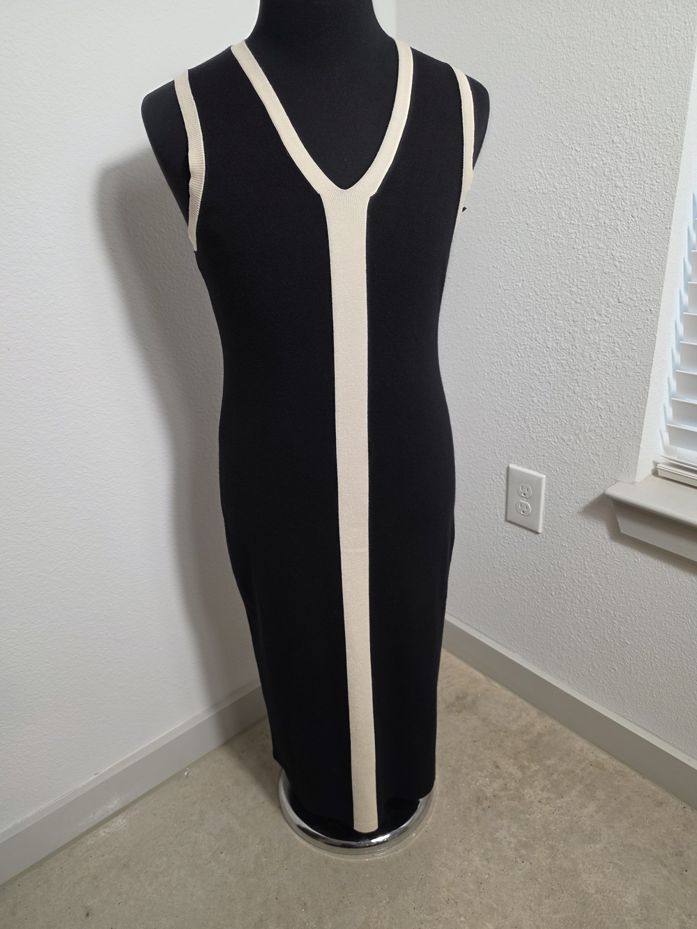 Maggy London Black & Cream Vertical Stripe Knit Column Maxi Dress - Size Medium